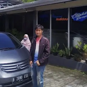 Customer Sewa Mobil dan Bus di Signal Holiday Jogja 3 Customer Sewa Mobil dan Bus di Signal Holiday Jogja 3